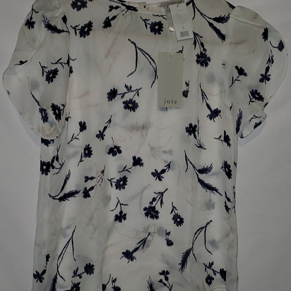 Joi wira floral silk short sleeve top Porcelain XS